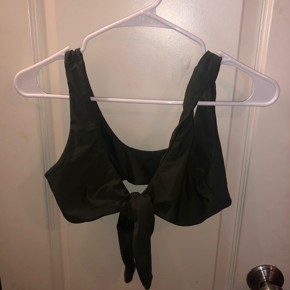 GREEN KNOT FRONT BIKINI TOP - Picture 1 of 1